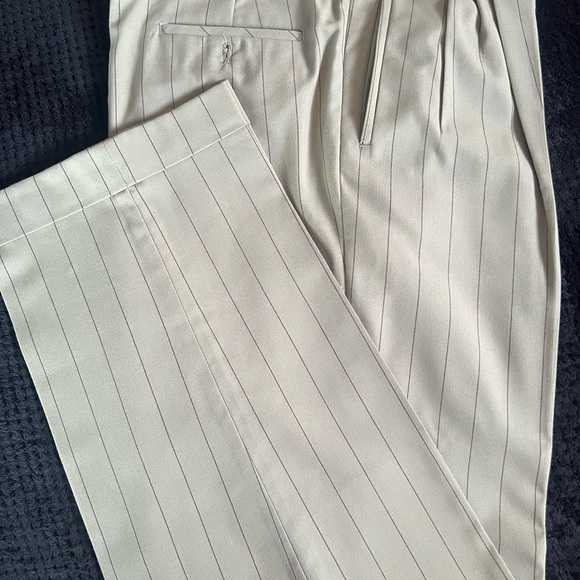 selling a Soho collectible suit - Picture 10 of 12